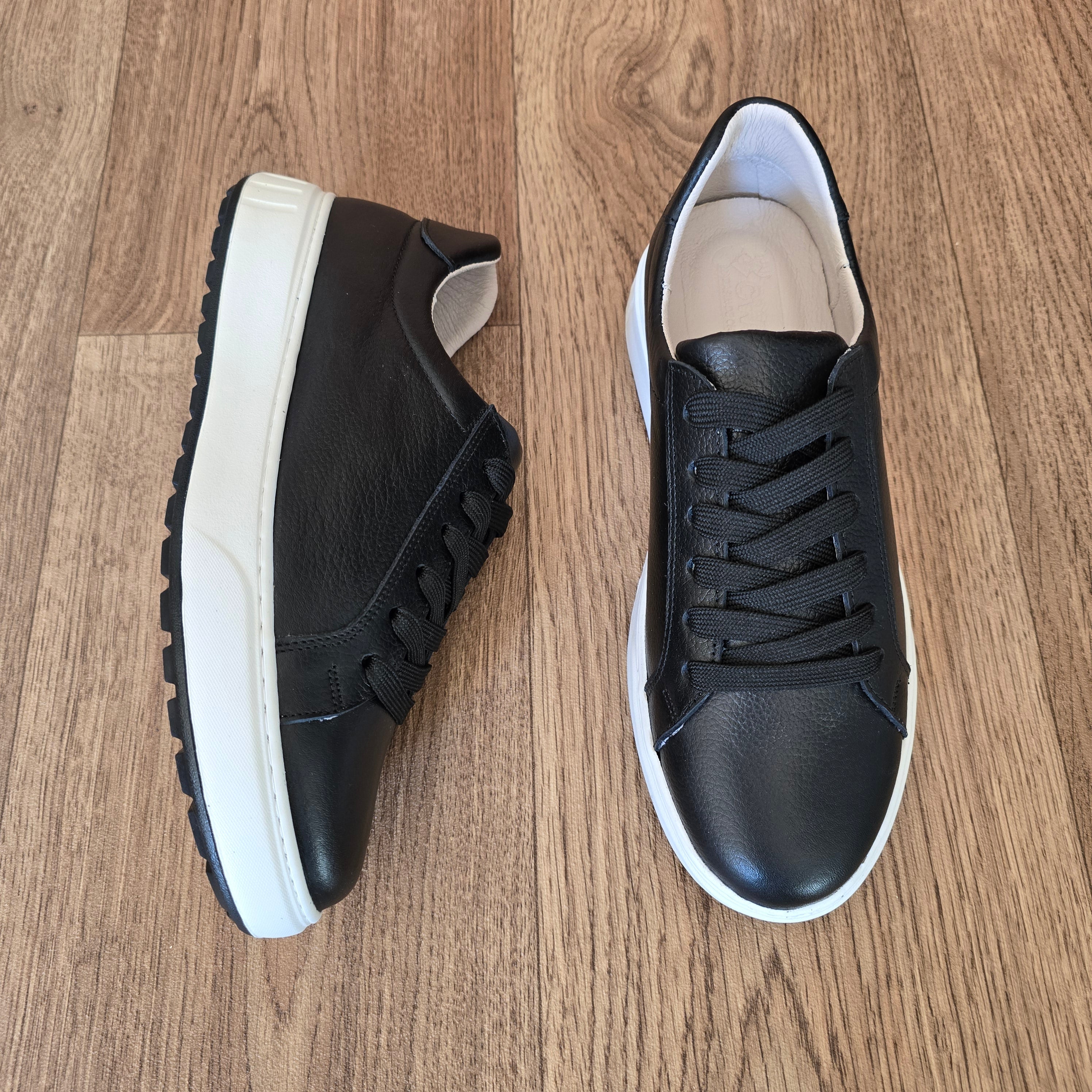 Sneaker en cuir premium - 019