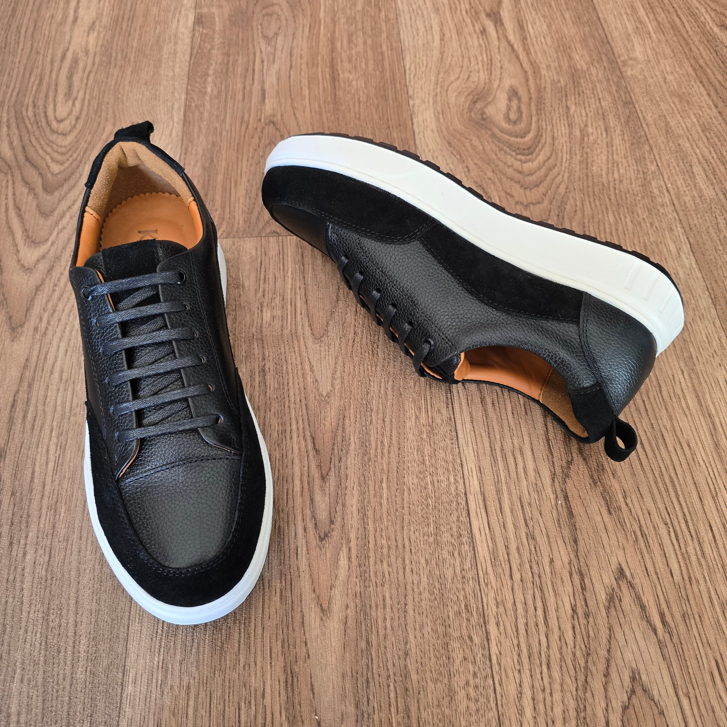 Sneaker en cuir premium - 018
