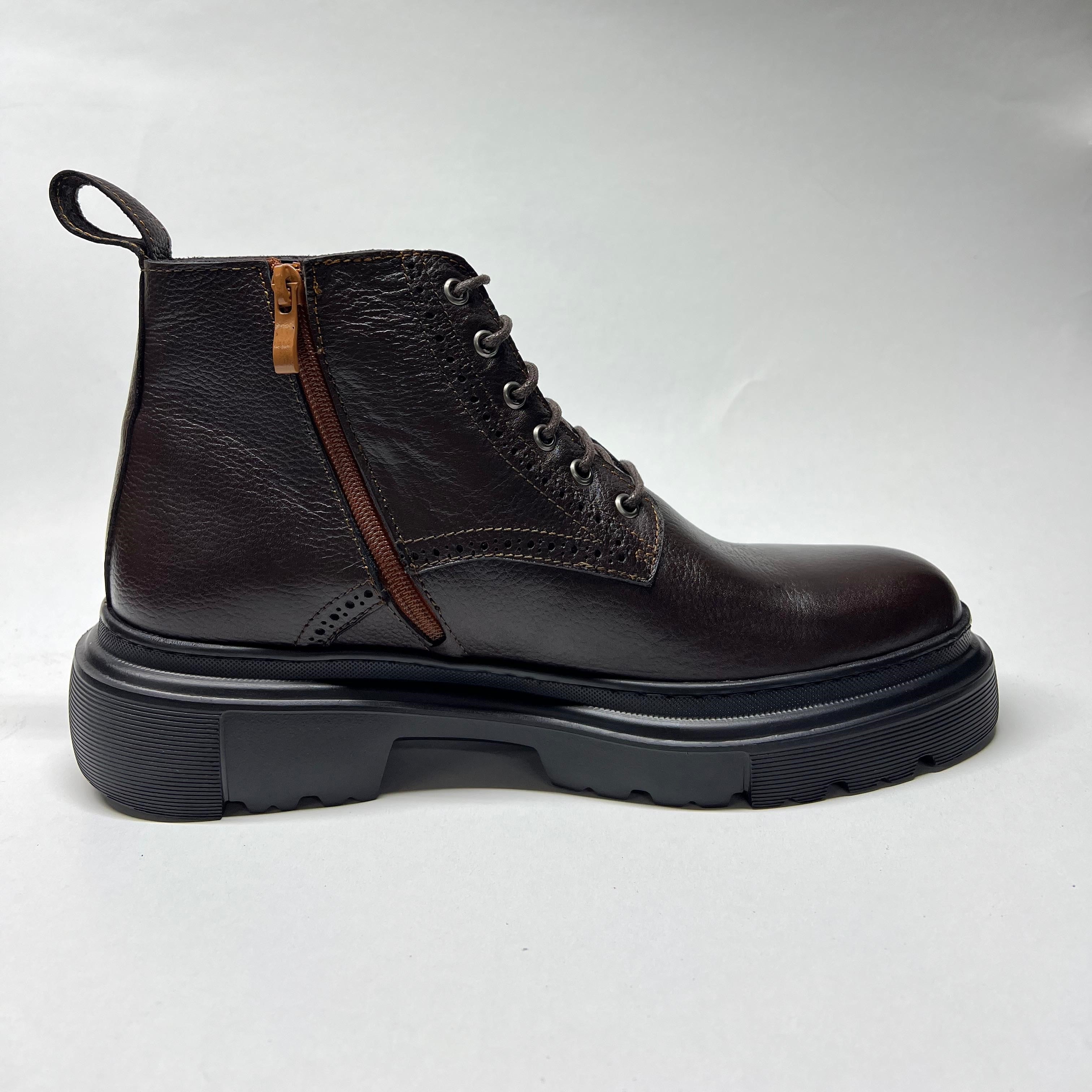 Wingtip brogue boots - 010