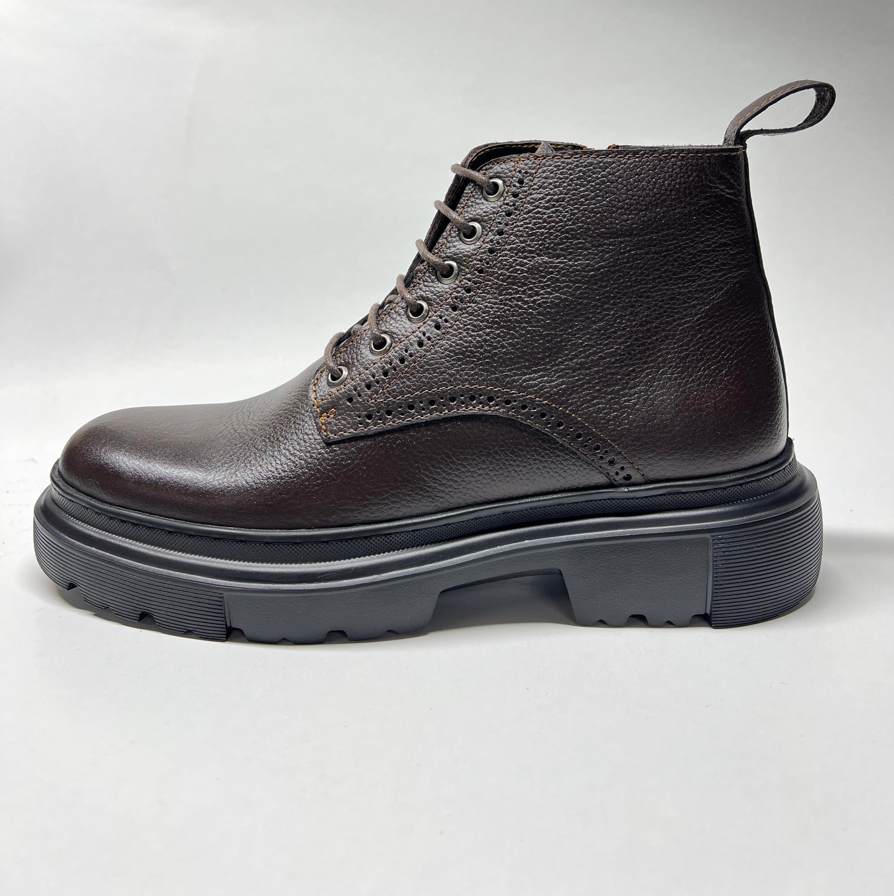 Wingtip brogue boots - 010